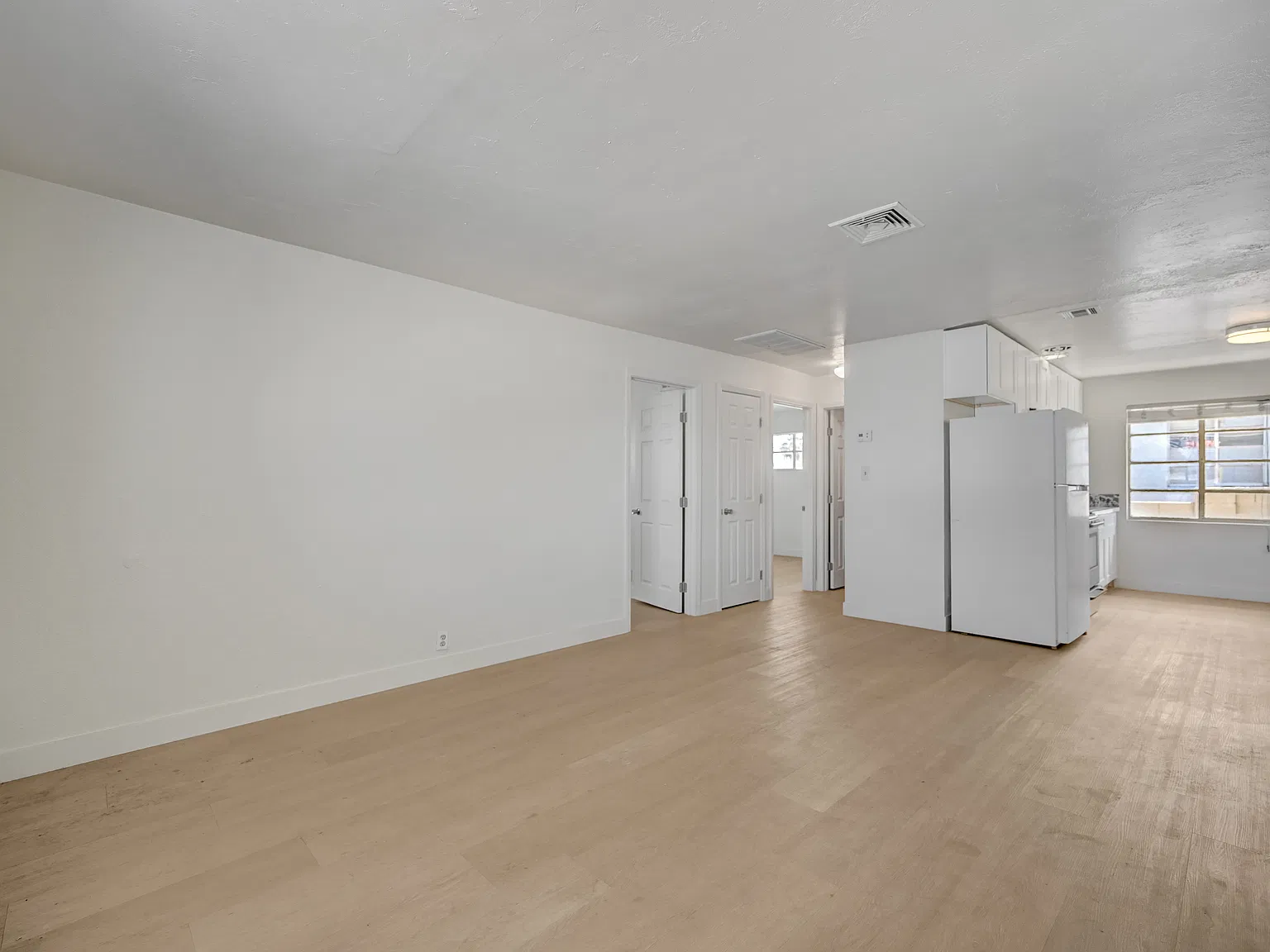 2 bed, 734 sqft, $1,400 — Photo 2