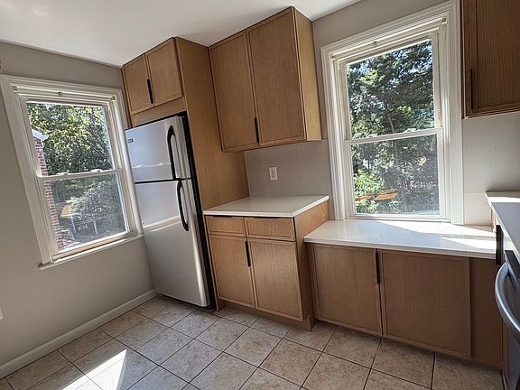4th image of 149 Willow Ave Floor 2