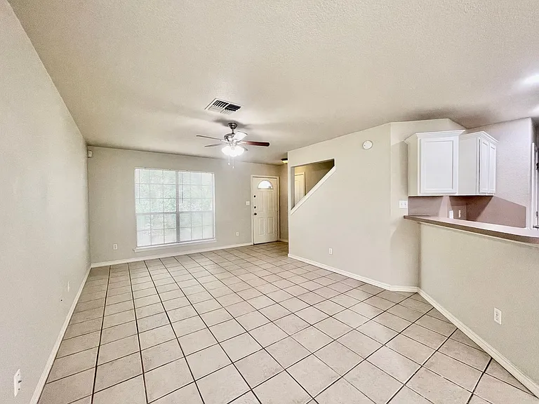 1825 Pearce Ct — Photo 3