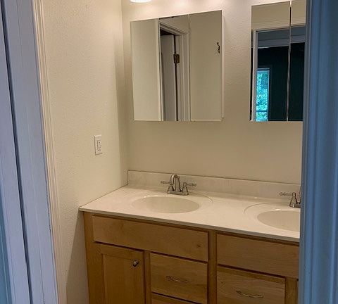 5th image of 706 E Campus Dr