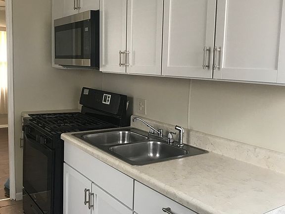 5th image of 924 Pine St