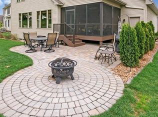 2477 Schneider Ct, Chaska, MN 55318