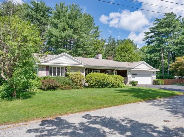 52 Robinson Gardens, Lewiston, ME 04240