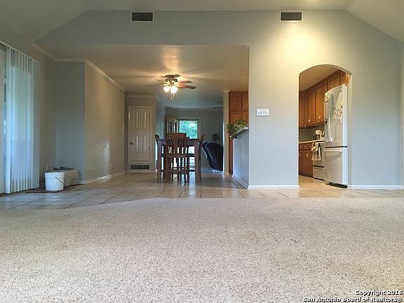 4th image of 201 Valley Oak Dr
