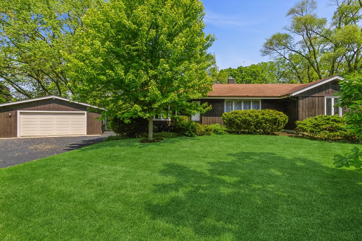 1107 Highland Rd photo 1