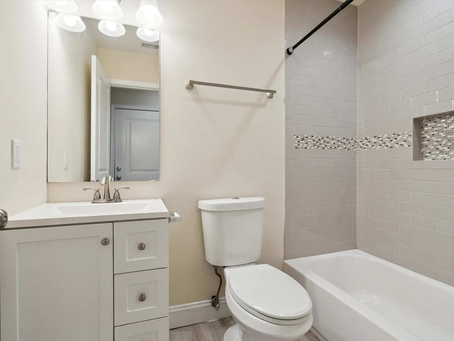 1521 Seybert St Unit B — Photo 4