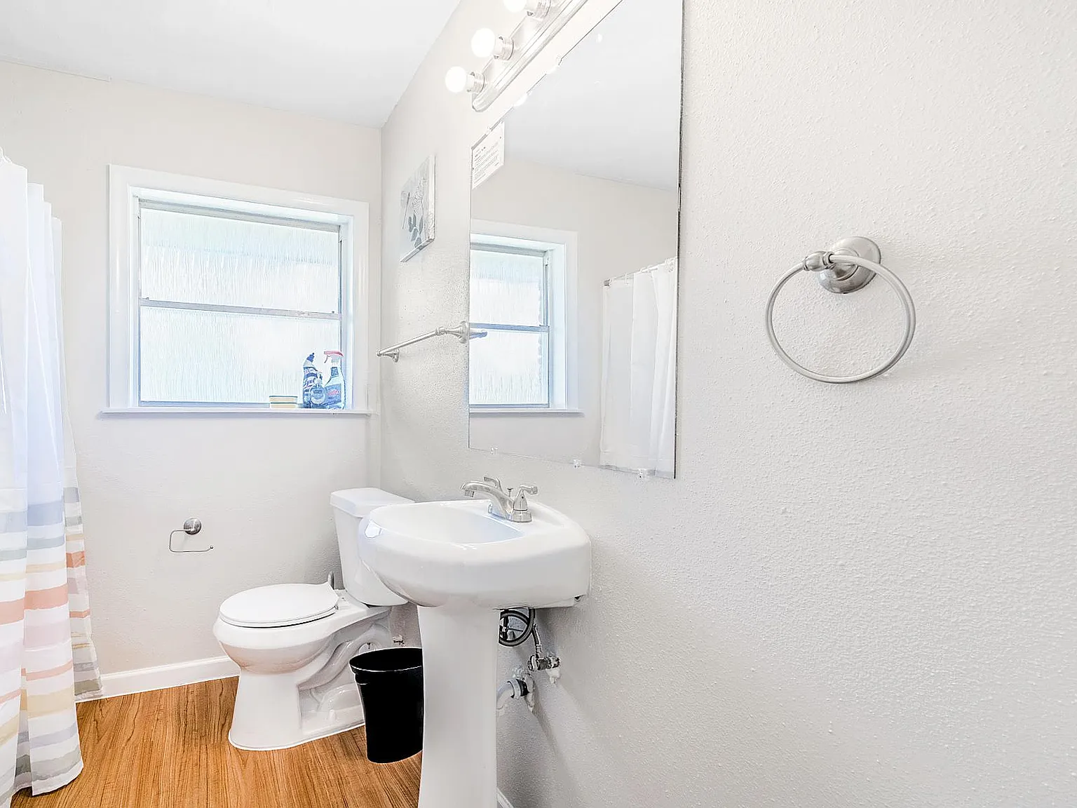 4 bed, 2.0 bath, 1166 sqft, $572 — Photo 3