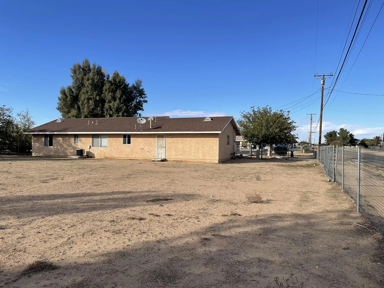 3 bed, 1100 sqft, $2,300 — Photo 3