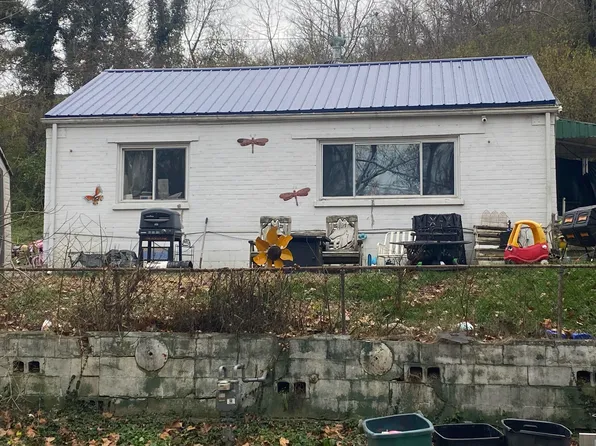 678 Lexington St, Maysville, KY 41056