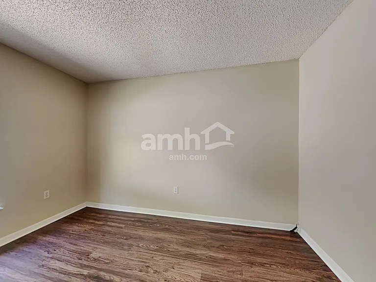 7405 Prosperity Park Rd N — Photo 17