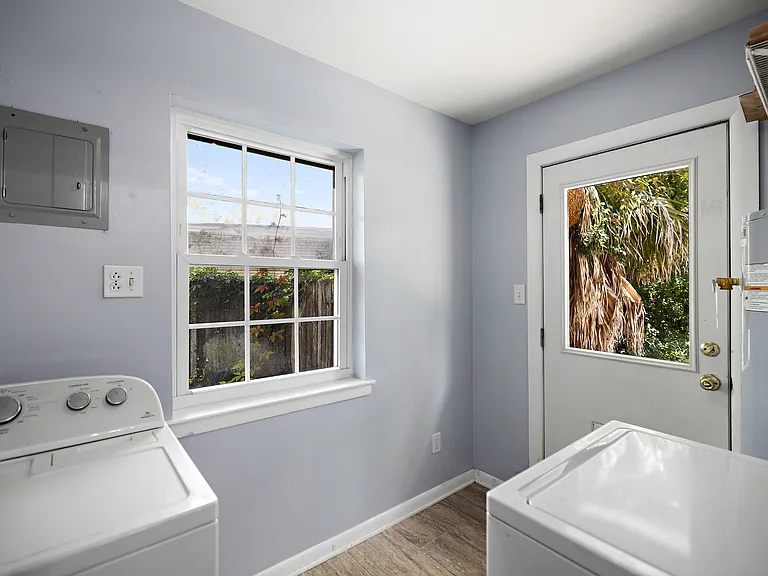 328 Plymouth Ave — Photo 34