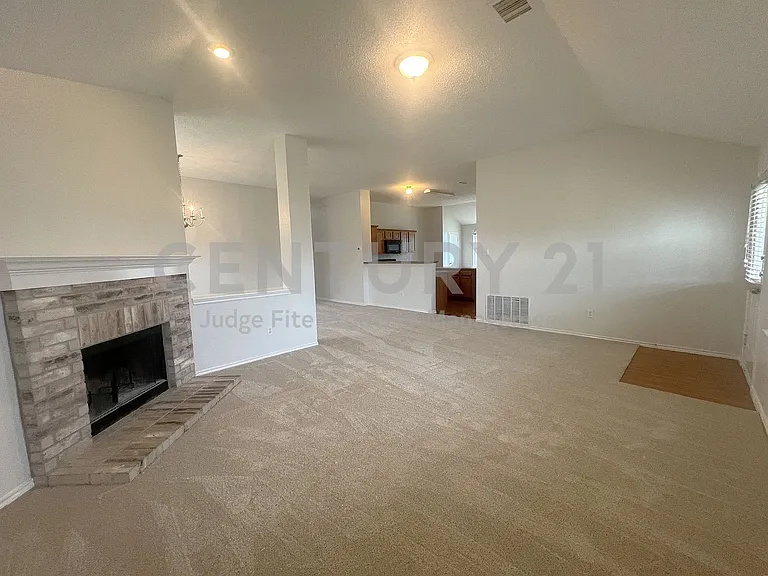 1616 Logan Dr — Photo 9