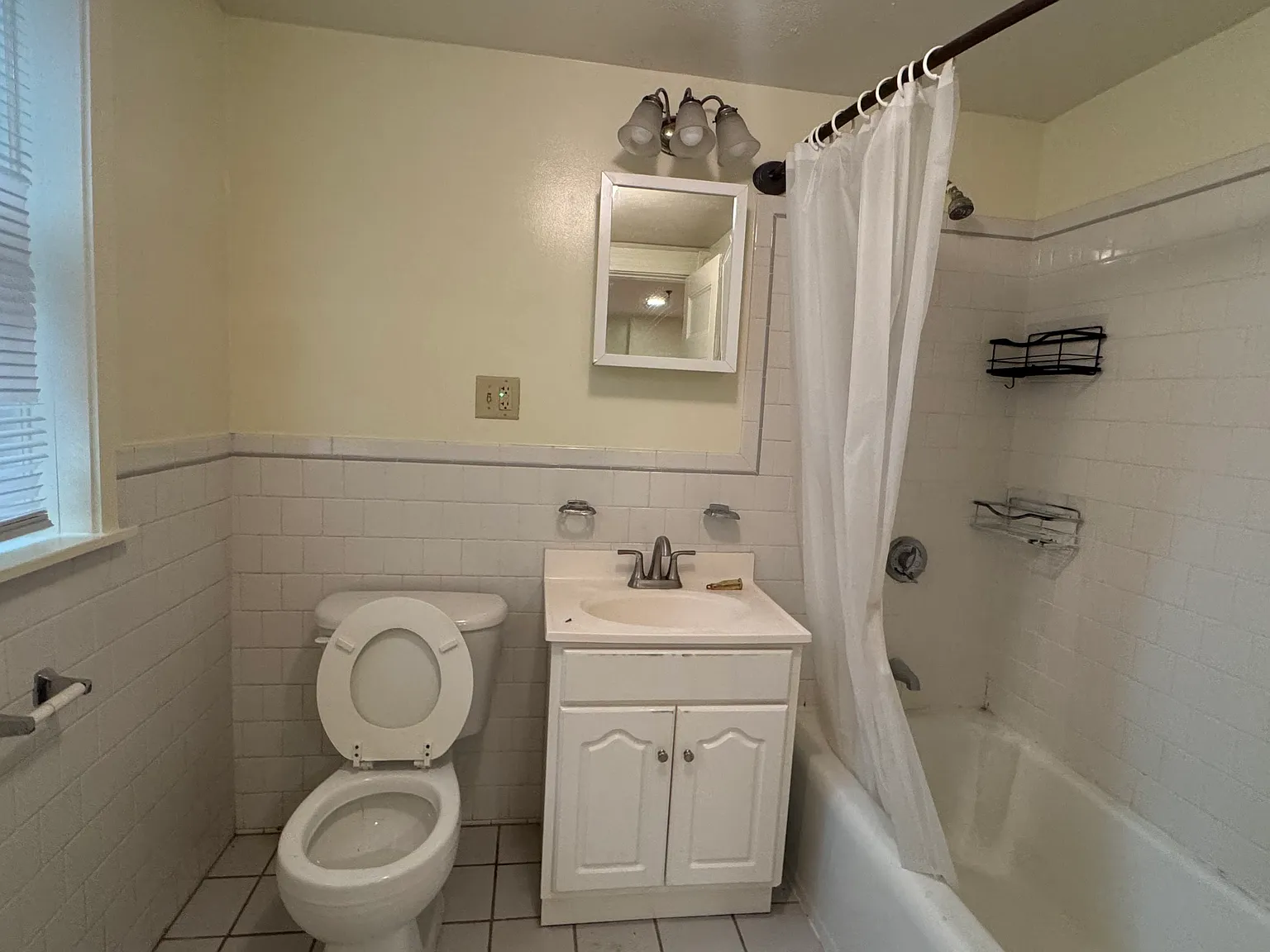 Studio, 585 sqft, $2,825 — Photo 2
