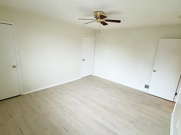 1210 Evans Ave #1 — Photo 9