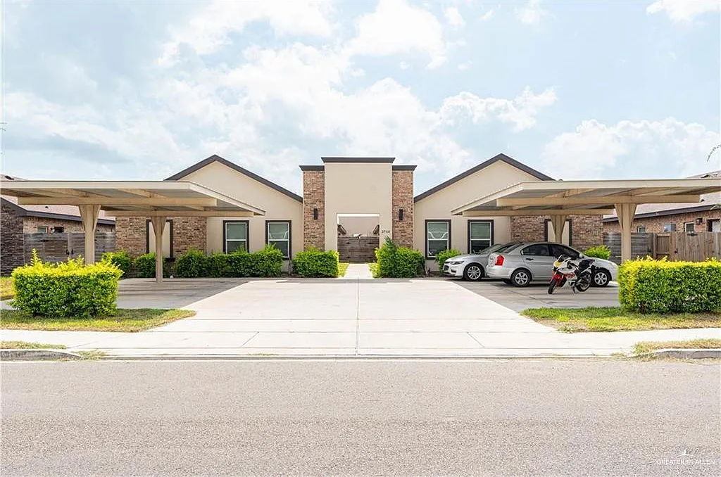 2 bed, 2.0 bath, 798 sqft, $900 — Photo 1