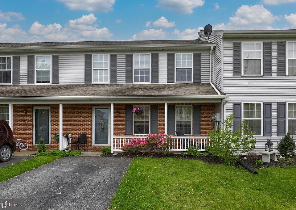 1st image of 14 Hampshire Ct