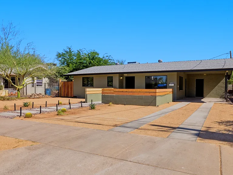 1438 E Sheridan St — Photo 3