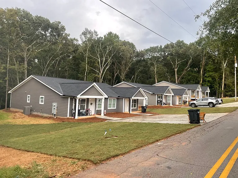 515 S Forest Ave — Photo 1