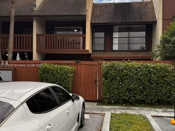 6724 SW 114th Pl APT F, Miami, FL 33173