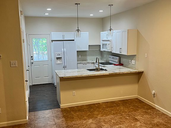 5th image of 1221 W Hopkins St #12