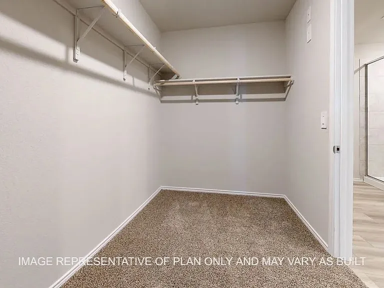 1160 Oxford Ln — Photo 17