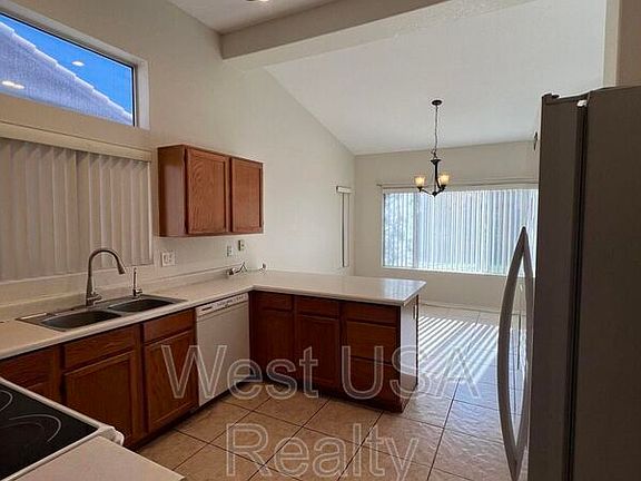 5th image of 1561 E Stanford Ave