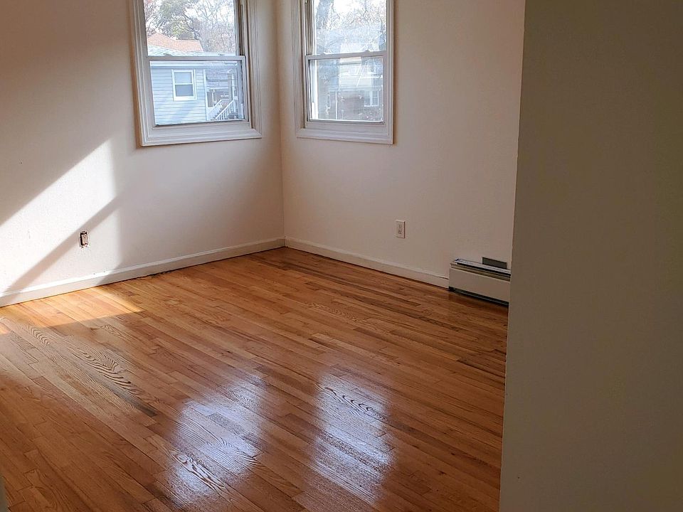 1st image of 222 Giffords Ln