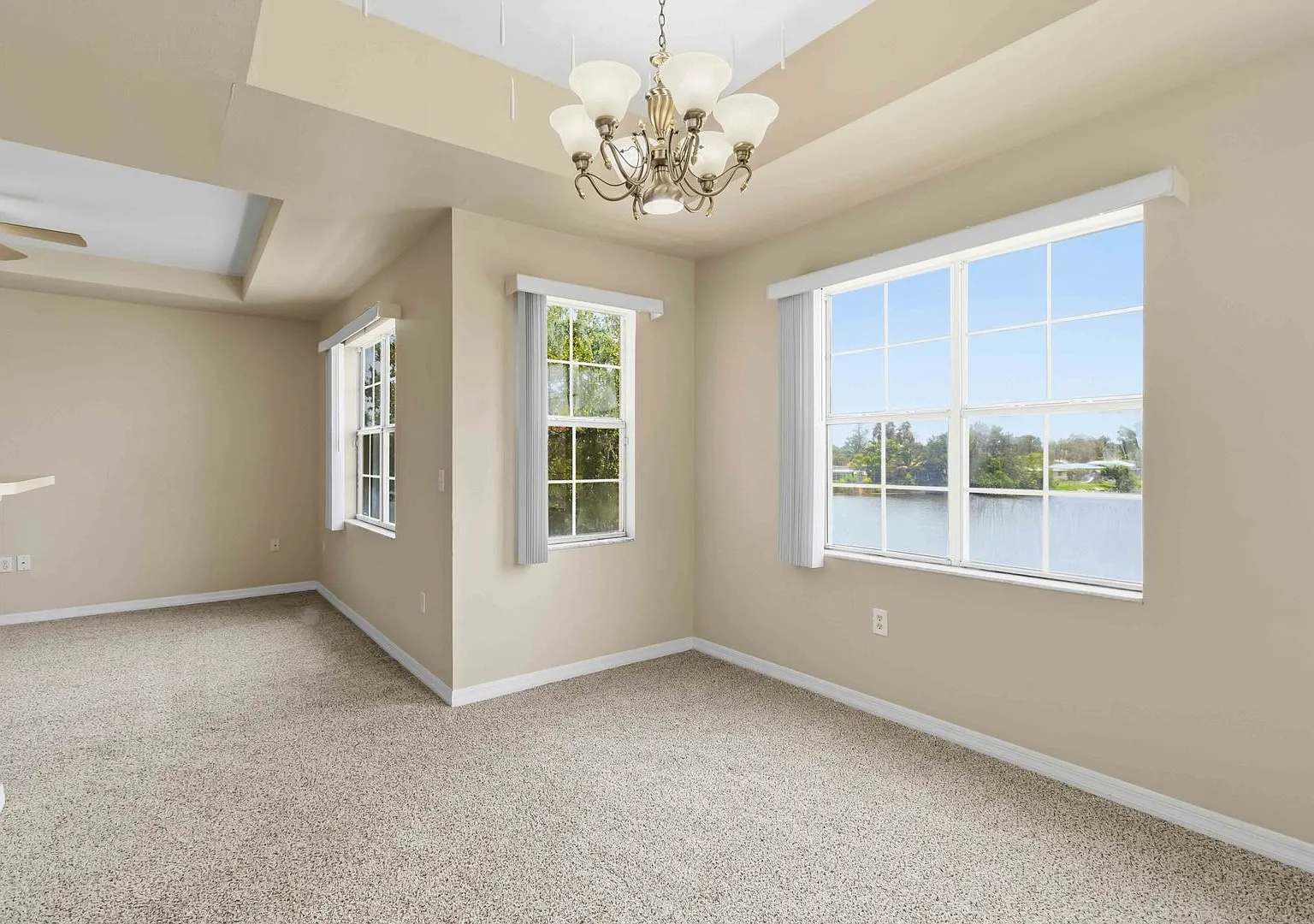 3/2 unit with beautiful water view available now for an annual lease — Photo 4