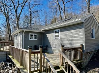 19 W Shore Trl, Stockholm, NJ 07460