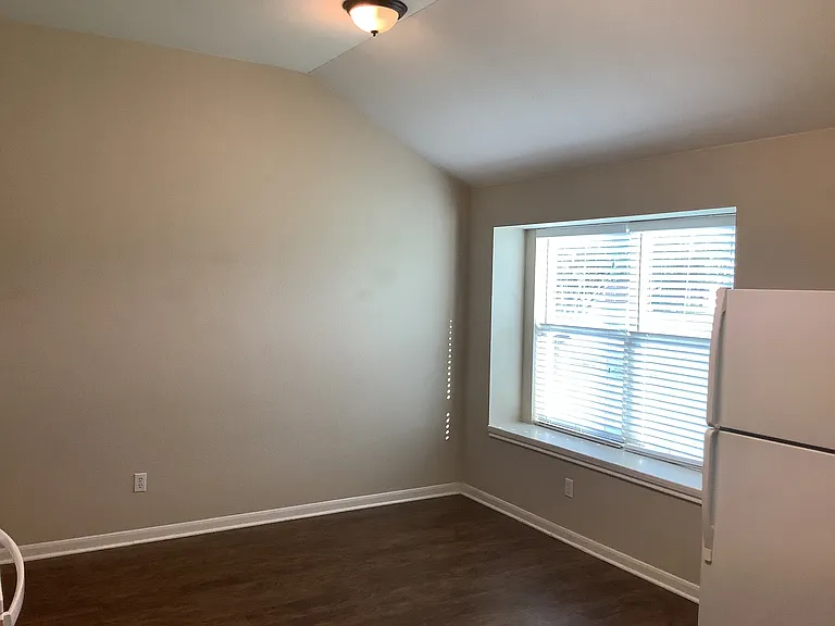 101 Hanstrom Dr — Photo 6