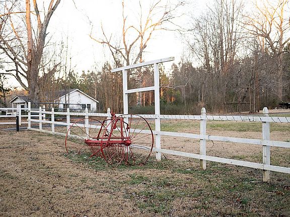 5th image of 2727 N Moore Rd