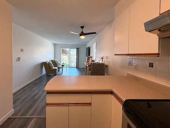 4th image of 8934 Mary St #103