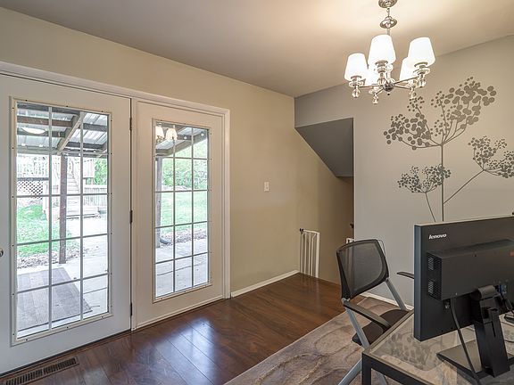 5th image of 4425 Irelan St