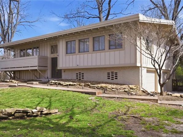 8329 Reinhardt St, Prairie Village, KS 66206