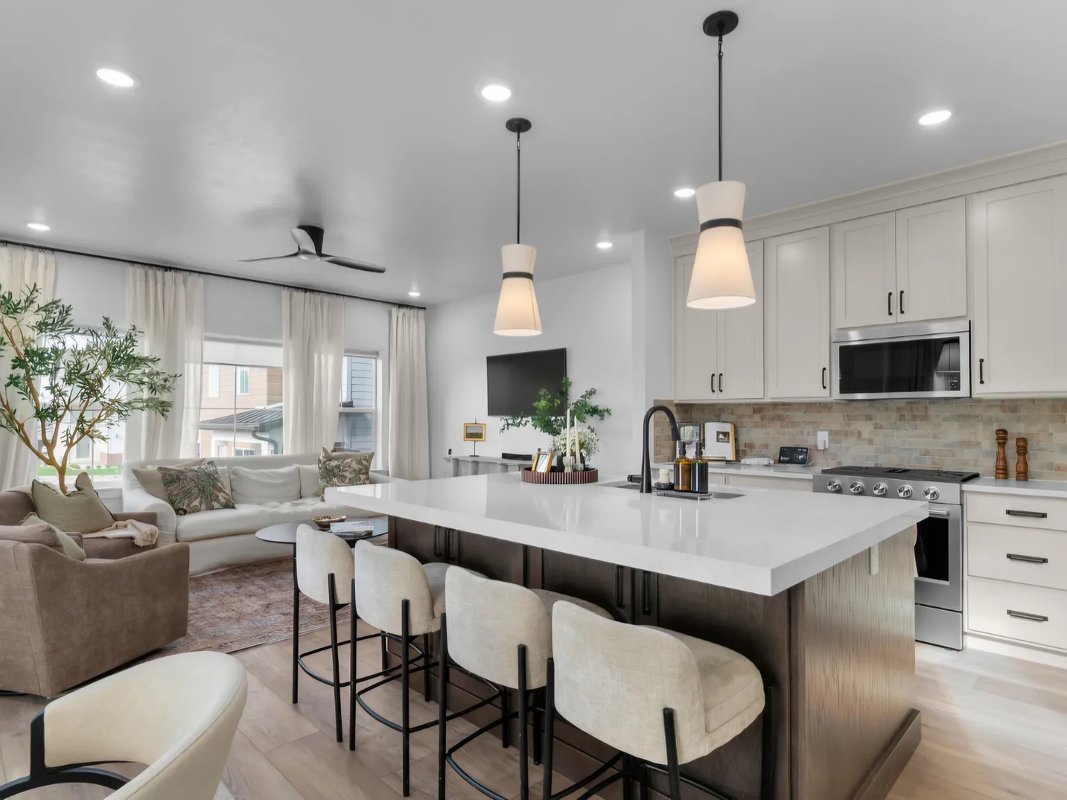 4 bed, 3.5 bath, 2070 sqft, $2,490 — Photo 3