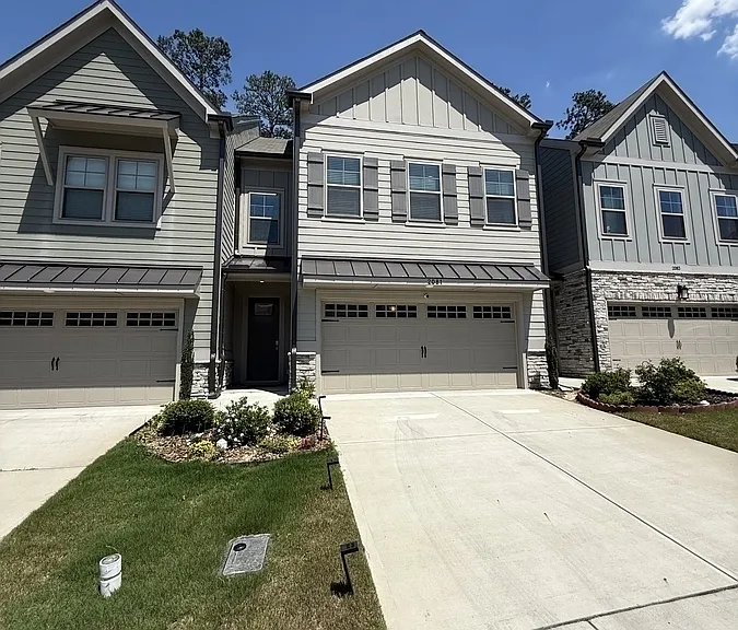 2081 Maggie Valley Dr #1 — Photo 2