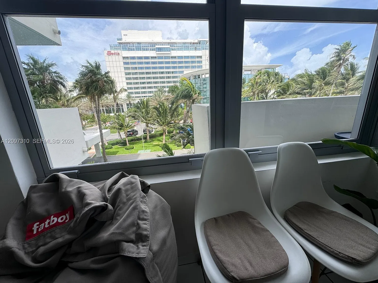Triton Tower Condo — Photo 4