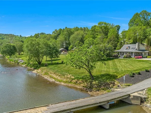 1781 Clifton Road, Crumpler, NC 28617