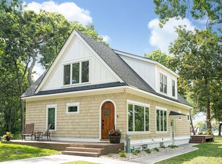 907 N Genesee Woods Dr, Oconomowoc, WI 53066