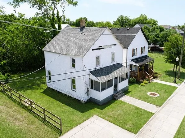 614 Peach St, Cape Charles, VA 23310