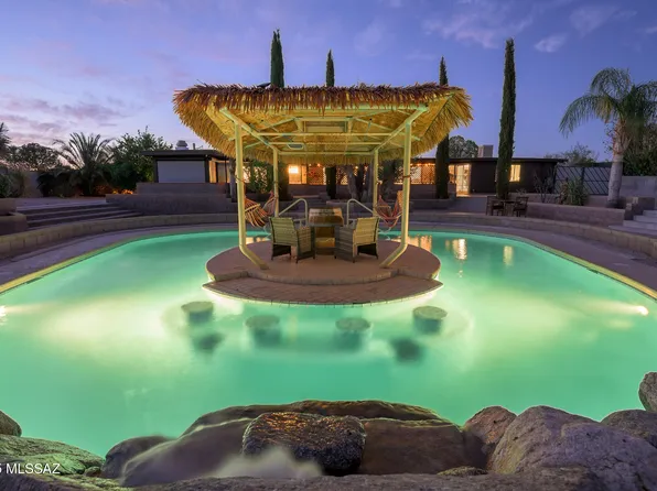 8221 N Emerine Pl, Tucson, AZ 85704