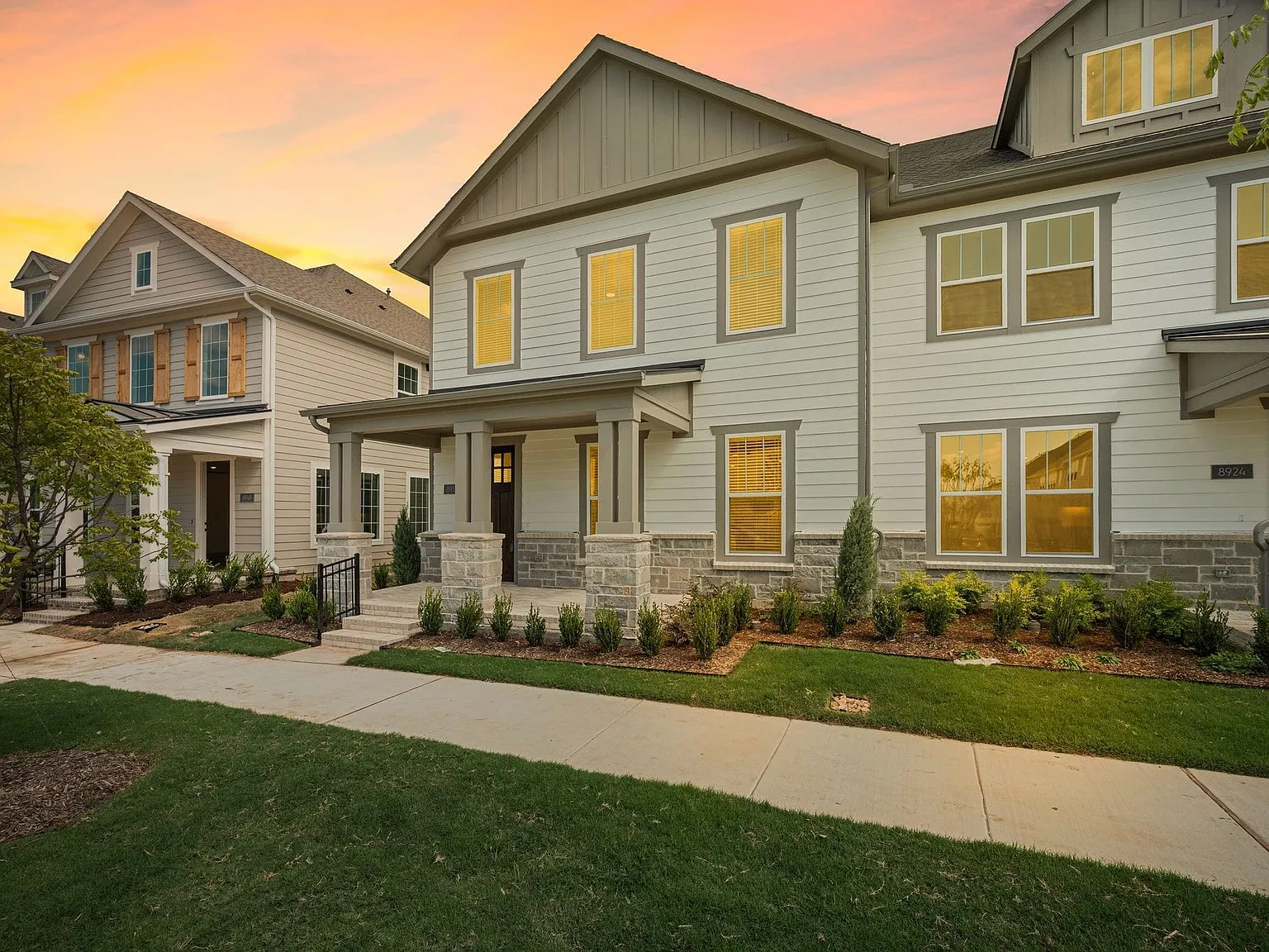 3 bed, 2.5 bath, 2306 sqft, $3,400 — Photo 1