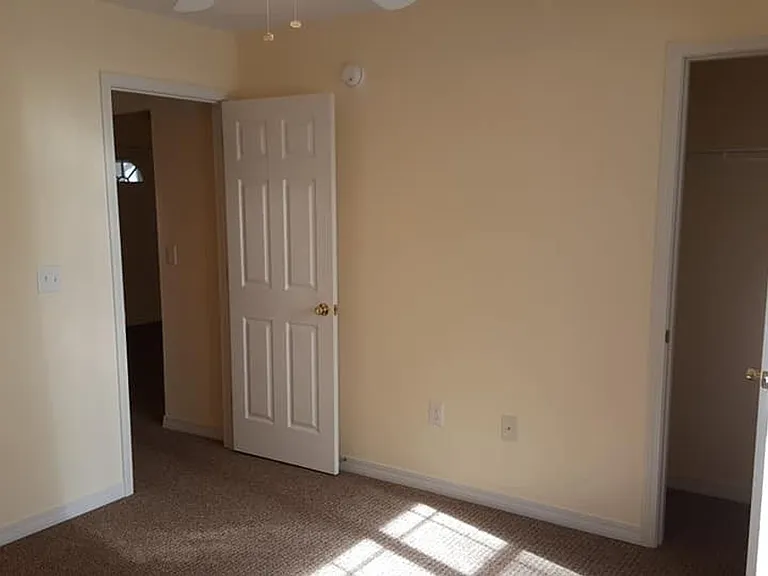 502 Meadow Ln — Photo 5