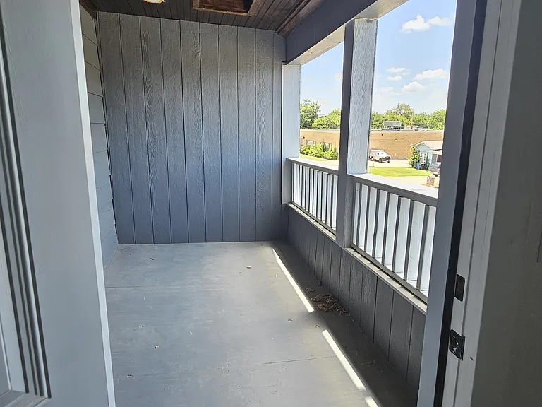 627 W Crawford St #202 — Photo 15