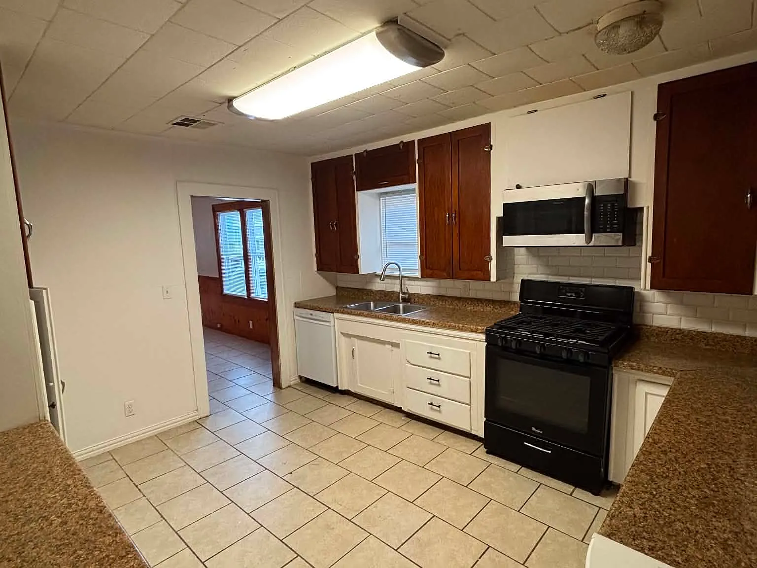 3 bed, 1144 sqft, $1,300 — Photo 3
