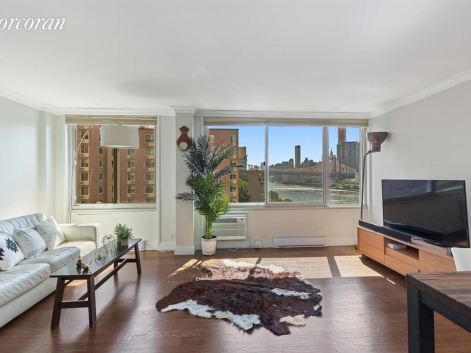 1st image of 555 Main St #903