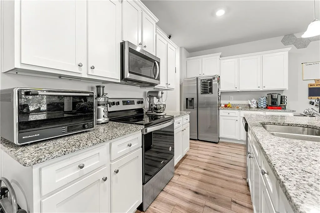 4 bed, 2.5 bath, 1760 sqft, $2,400 — Photo 4
