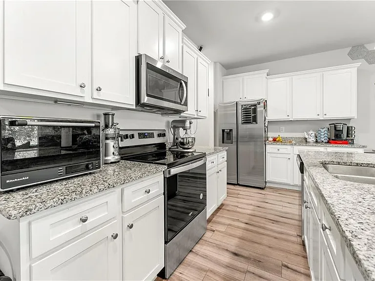 1840 Fabian Way — Photo 4