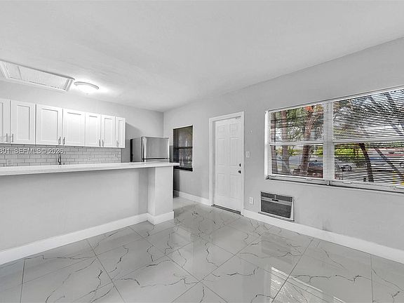 5th image of 1229 Miami Rd APT 3