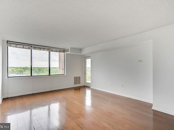 3rd image of 10101 Grosvenor Pl APT 1311